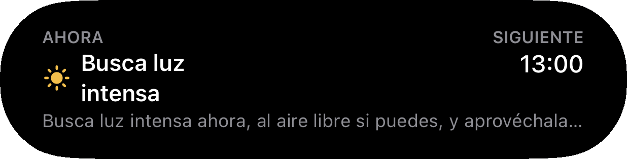 La Dynamic Island desplegada: busca luz intensa, y la hora en que cambia.